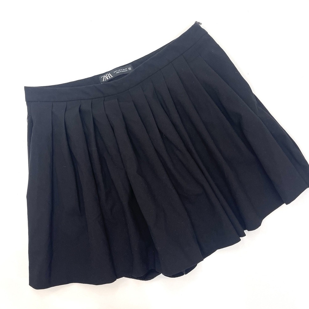Zara Women's Black‎ Pleated Skort Size Medium